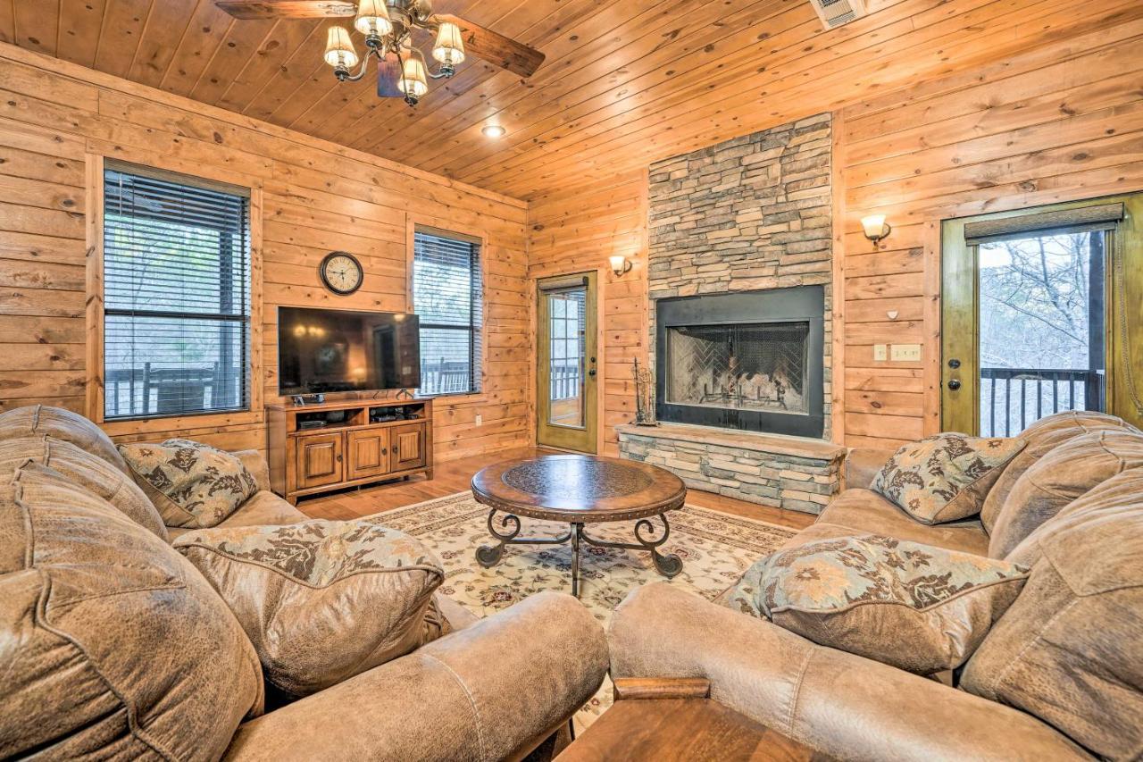 Broken Bow Cabin With Deck, Hot Tub And Fire Pit! ภายนอก รูปภาพ