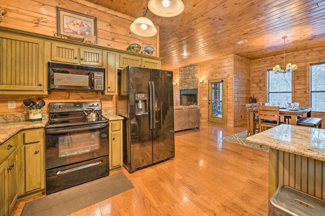 Broken Bow Cabin With Deck, Hot Tub And Fire Pit! ภายนอก รูปภาพ