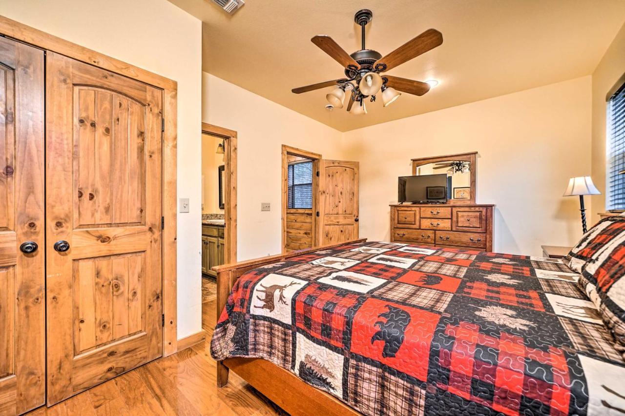 Broken Bow Cabin With Deck, Hot Tub And Fire Pit! ภายนอก รูปภาพ