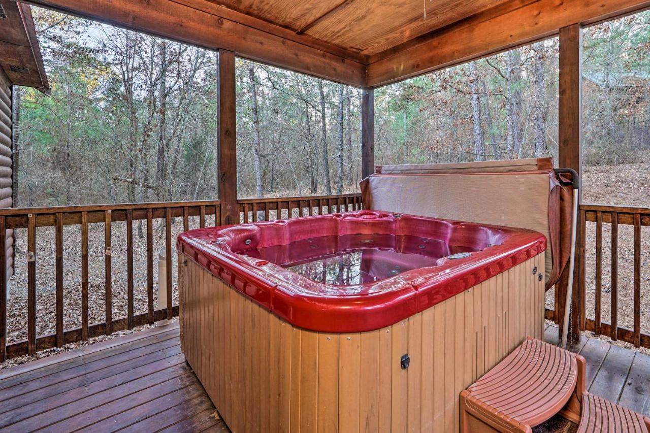 Broken Bow Cabin With Deck, Hot Tub And Fire Pit! ภายนอก รูปภาพ